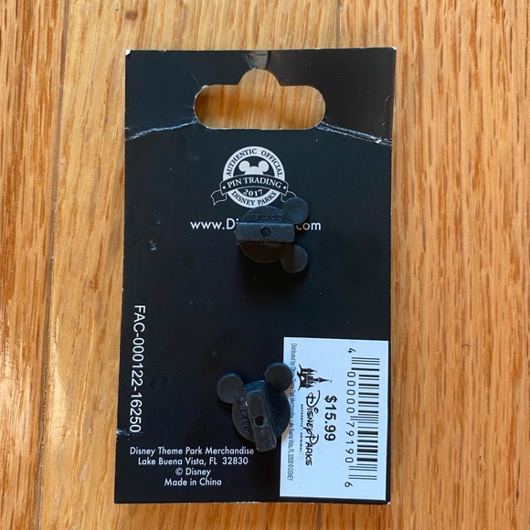 Essence Of Evil Ursula Pin - Picture 2 of 2